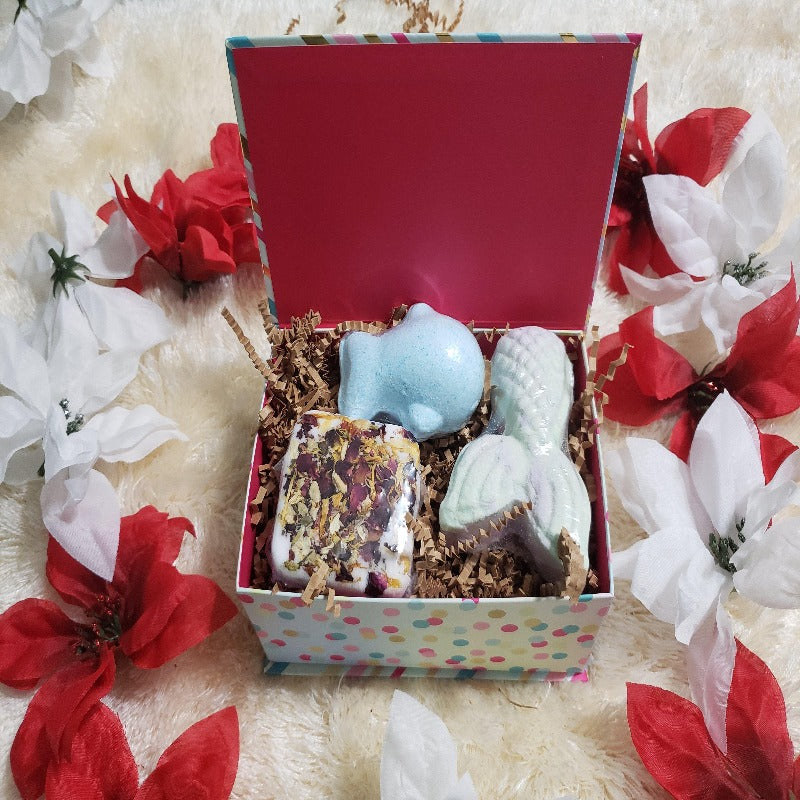 Spa Gift Set for Women, Spa Gift Set for Mom, Gift Set Handmade Soap, Gifts Under 25, Natural Bath Gift Basket Women | 3 bath boms - La Belle Fantastique