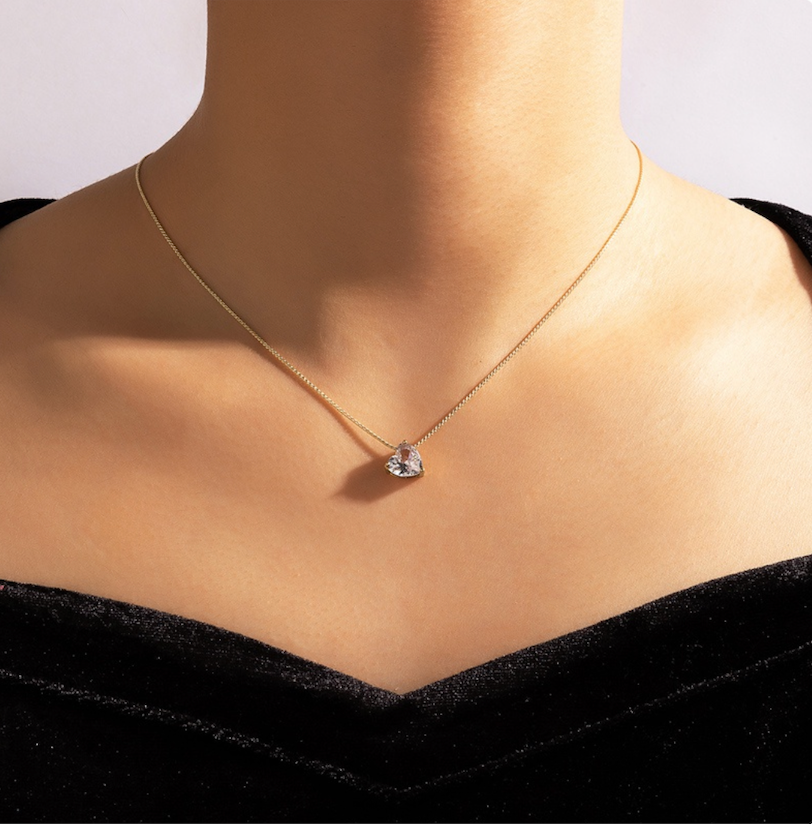 La Belle Fantastique Gorgeous Zircon Diamond studded Heart Shaped Clavicle Chain Necklace Gold Plated