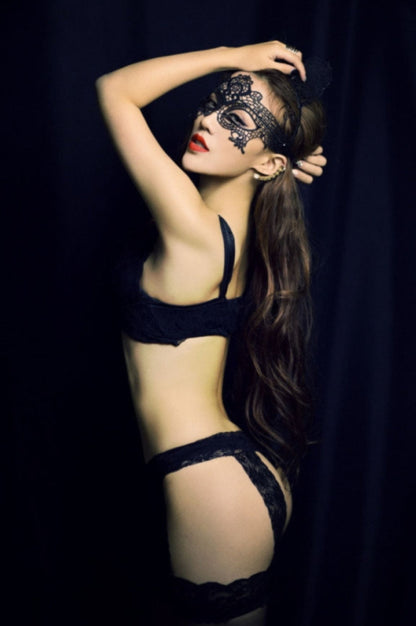 La Belle Fantastique Black Lace See Through Mask